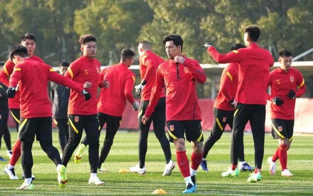 如此，四父这个角色得以明确地代表反抗父权、试图建立平等互信的新伦理的努力。